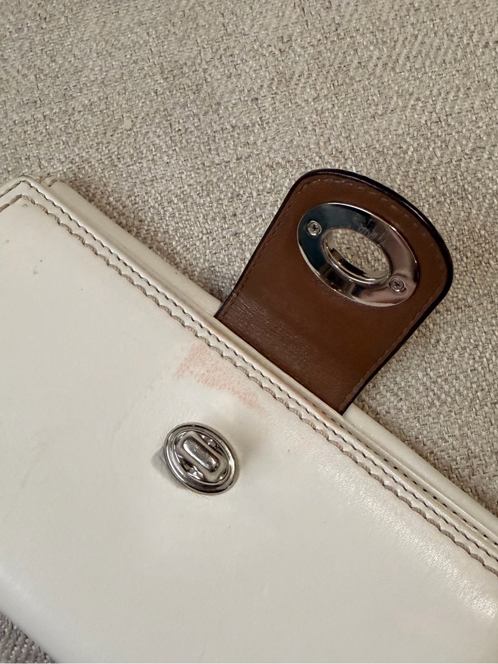Coach White Leather Signature Turnlock Wallet – Brown Accent Detail - Picture 6 of 7